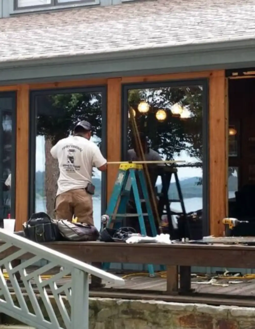 window installation contractor
